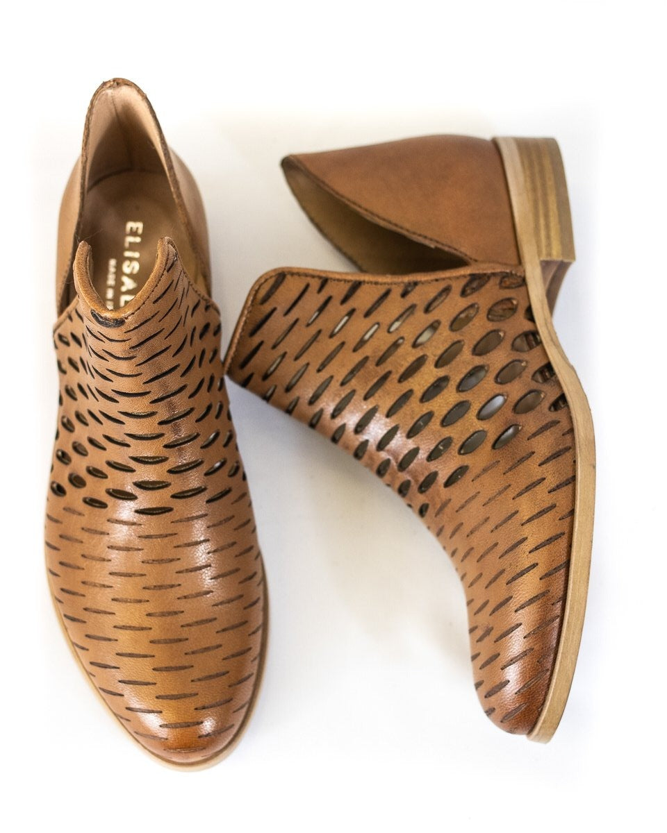 Ultra-Light Perforated Leather Summer Boots 6676)1