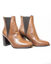 Load image into Gallery viewer, Chelsea Style Leather Boots - (Art. 7091)
