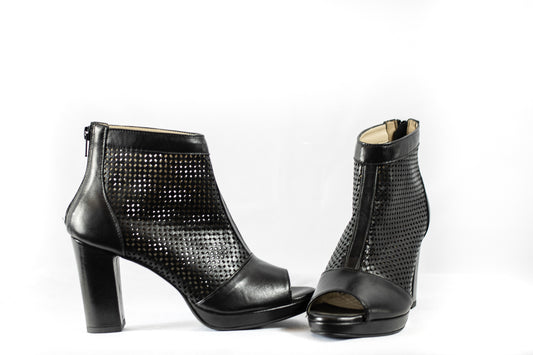 Stylish Perforated Summer Ankle Boots - (Art. 7078)