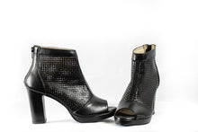 Load image into Gallery viewer, Stylish Perforated Summer Ankle Boots - (Art. 7078)
