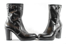 Load image into Gallery viewer, Leather Ankle Boots - (Art. 7070)
