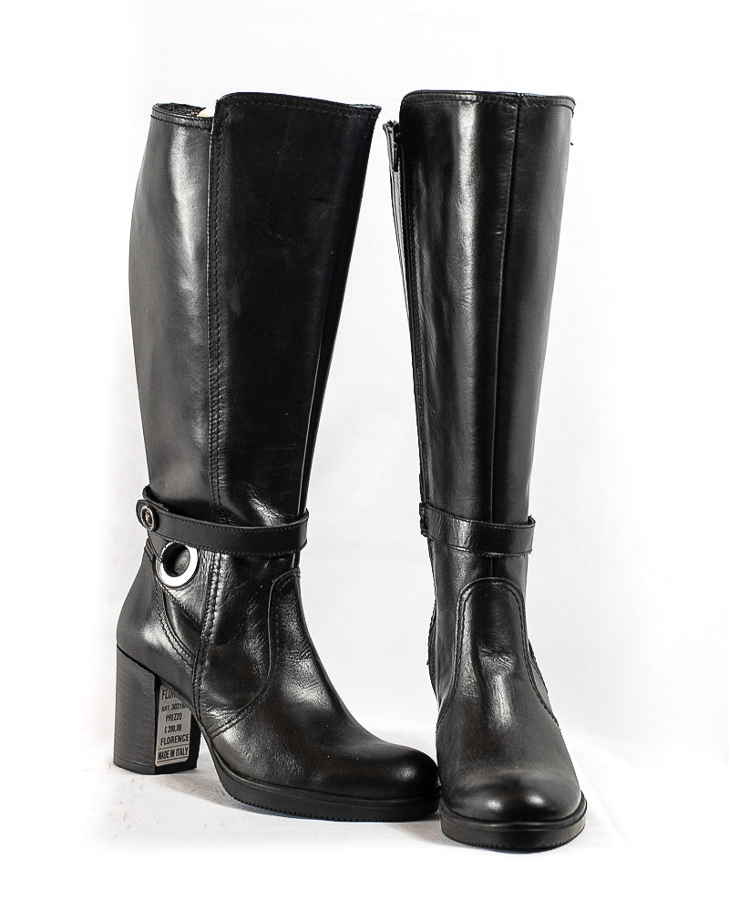 Buckle Embellished Leather Boots - (Art. 7131)